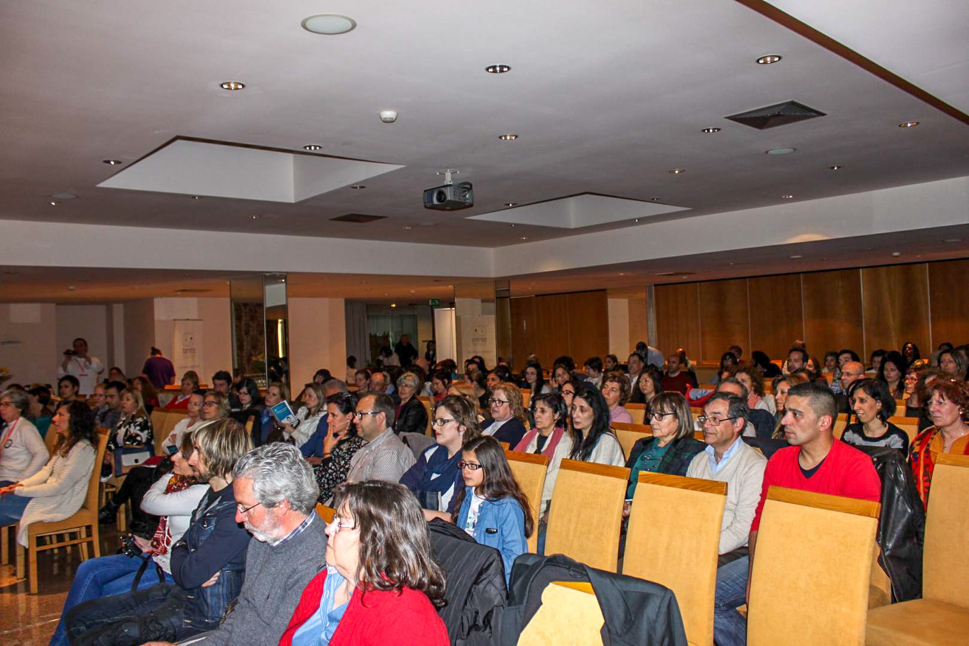 Eventos e palestras sobre espiritualidade e consciência Sandra Ribeiro