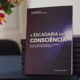 LIVRO A ESCADARIA DA CONSCIÊNCIA de Sandra Ribeiro